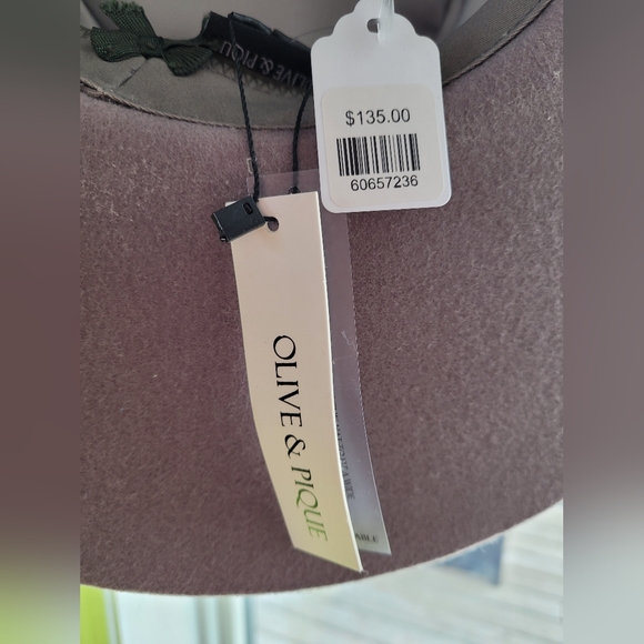 Olive & Pique hat with adjustable sizing - Picture 5 of 6